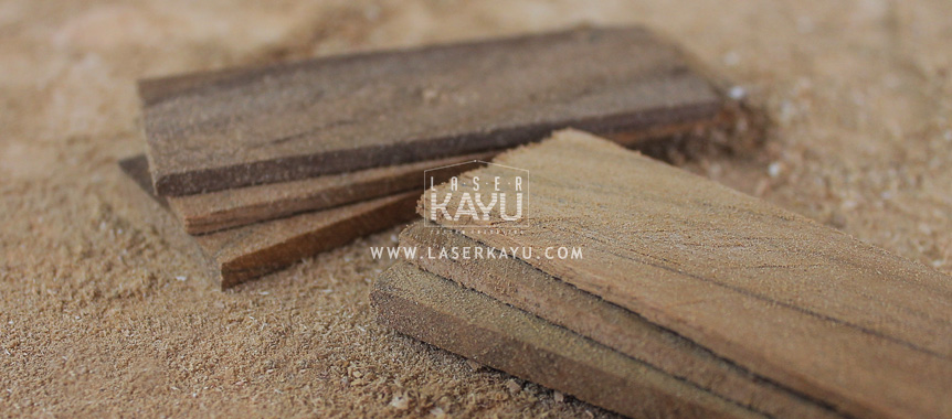 Material Limbah Kayu Jati Sono Keling untuk kerajinan casing korek Api Gas oleh Perusahaan Laser Kayu Jepara Indonesia